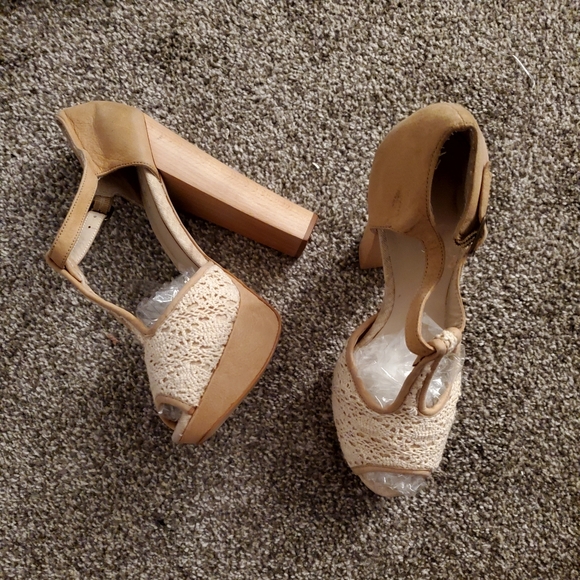 Aldo high heel, peep toe, shoe - Picture 1 of 3